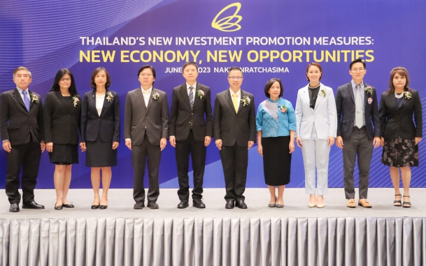 ภาพกิจกรรมงานสัมมนา “เปิดประตูสู่อีสาน สร้างโอกาส เสริมศักยภาพ ขับเคลื่อนเศรษฐกิจใหม่ ในภาคตะวันออกเฉียงเหนือ(Enhancing Investment Opportunities in Northeastern Region to the  "NEW Economy ,NEW Opportunities")  ในวันที่ 15 มิถุนายน 2566 